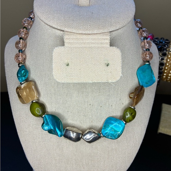 Jewelry - Vintage multicolor necklace.